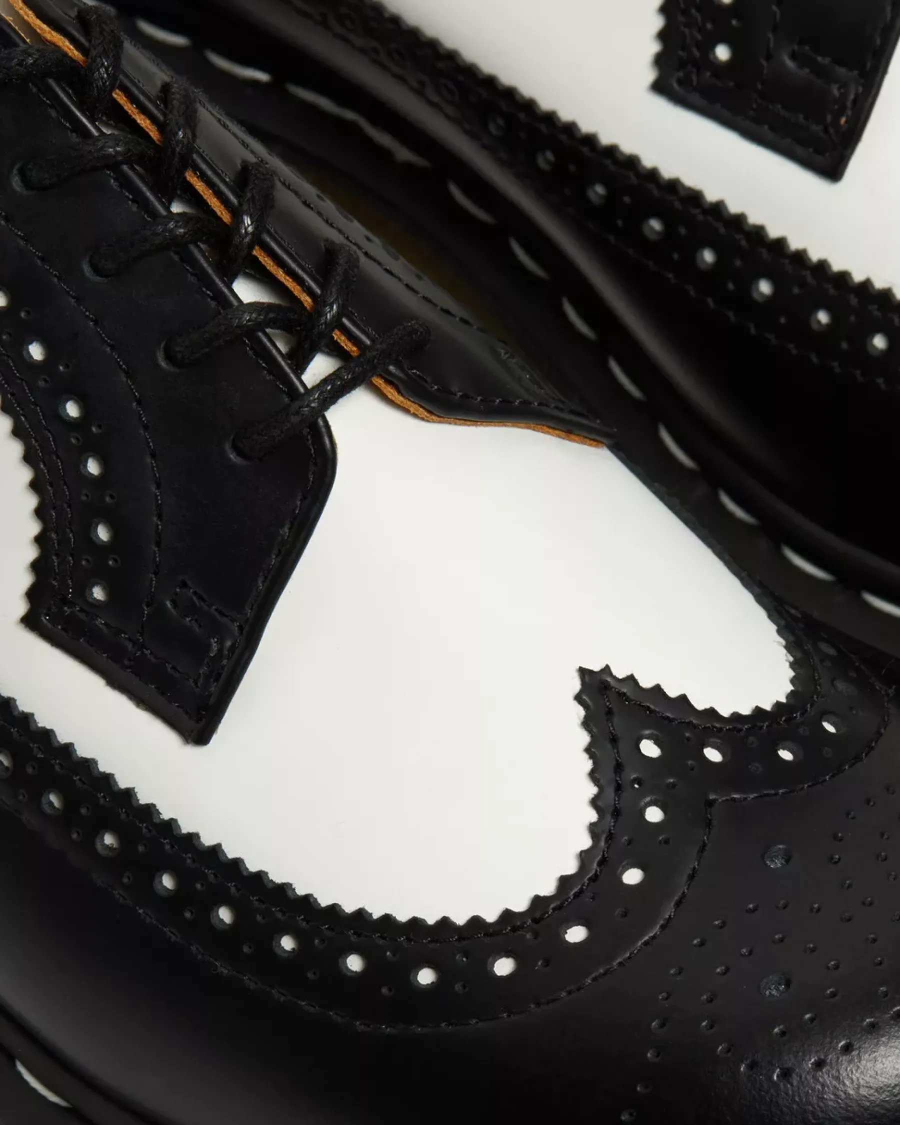 Bestsellers|Platform Shoes>Dr. Martens 3989 Bex Smooth Leather Brogue Shoes Black — Smooth Leather