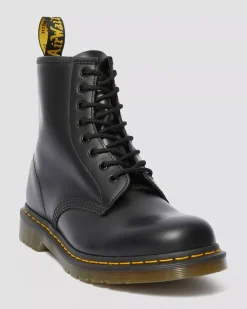 Laces|Accessories>Dr. Martens 55 Inch Round Shoe Laces (8-10 Eye) Black — Polyester