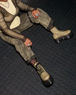 Originals|Platform Boots>Dr. Martens 1460 Pascal Max Leather Platform Boots Pale Olive — Pisa