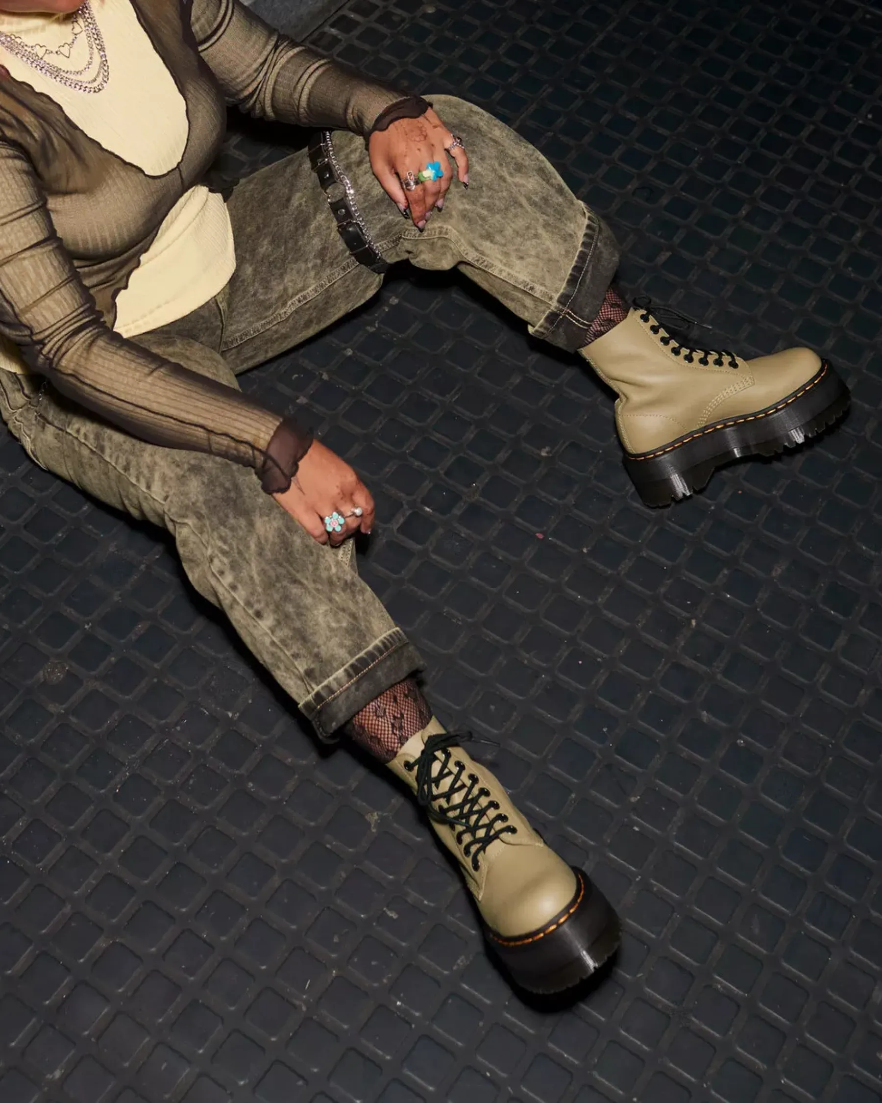 Originals|Platform Boots>Dr. Martens 1460 Pascal Max Leather Platform Boots Pale Olive — Pisa