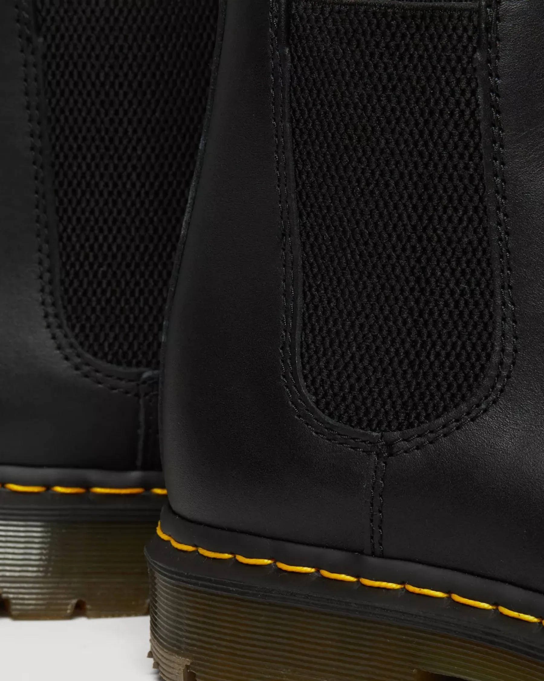 Bestsellers|Ankle Boots>Dr. Martens 2976 Slip Resistant Leather Chelsea Boots Black — Industrial Full Grain