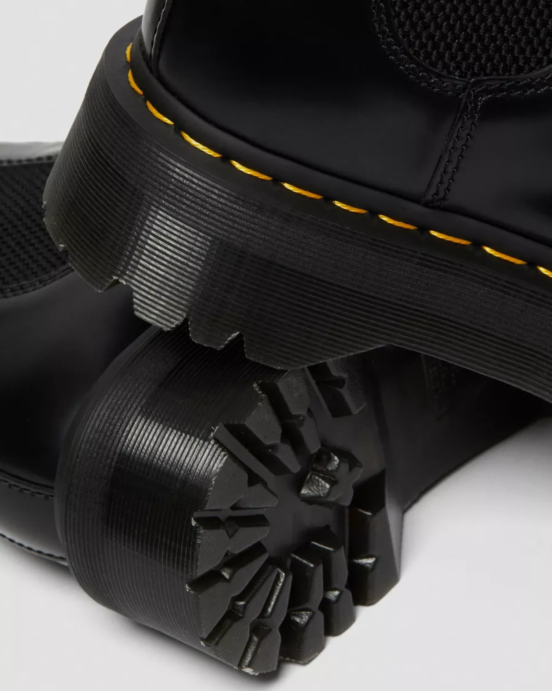 Bestsellers|Platform Boots>Dr. Martens 2976 Smooth Leather Platform Chelsea Boots Black — Polished Smooth