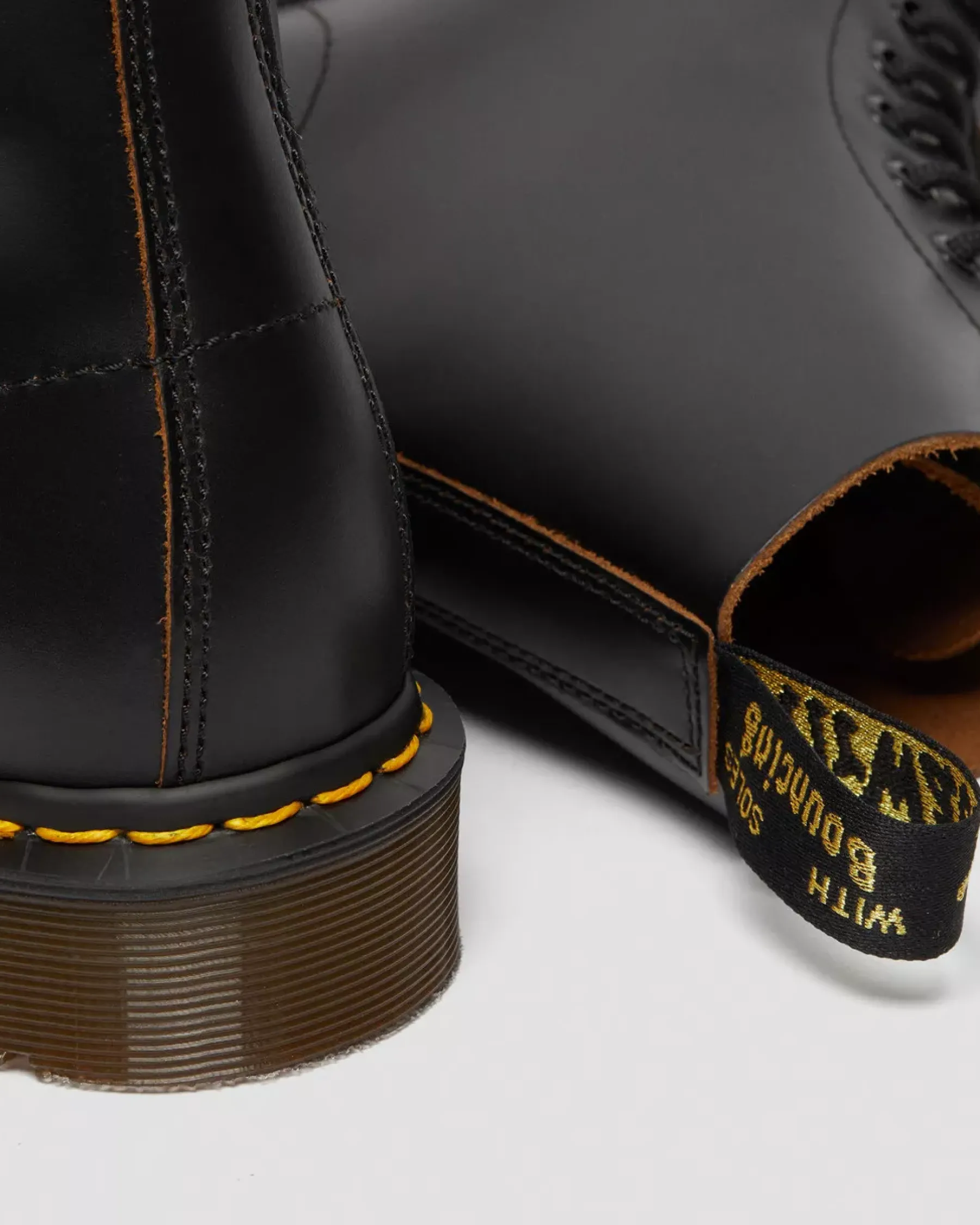 Originals|Ankle Boots>Dr. Martens 1460 Vintage Made in England Lace Up Boots Black — Quilon