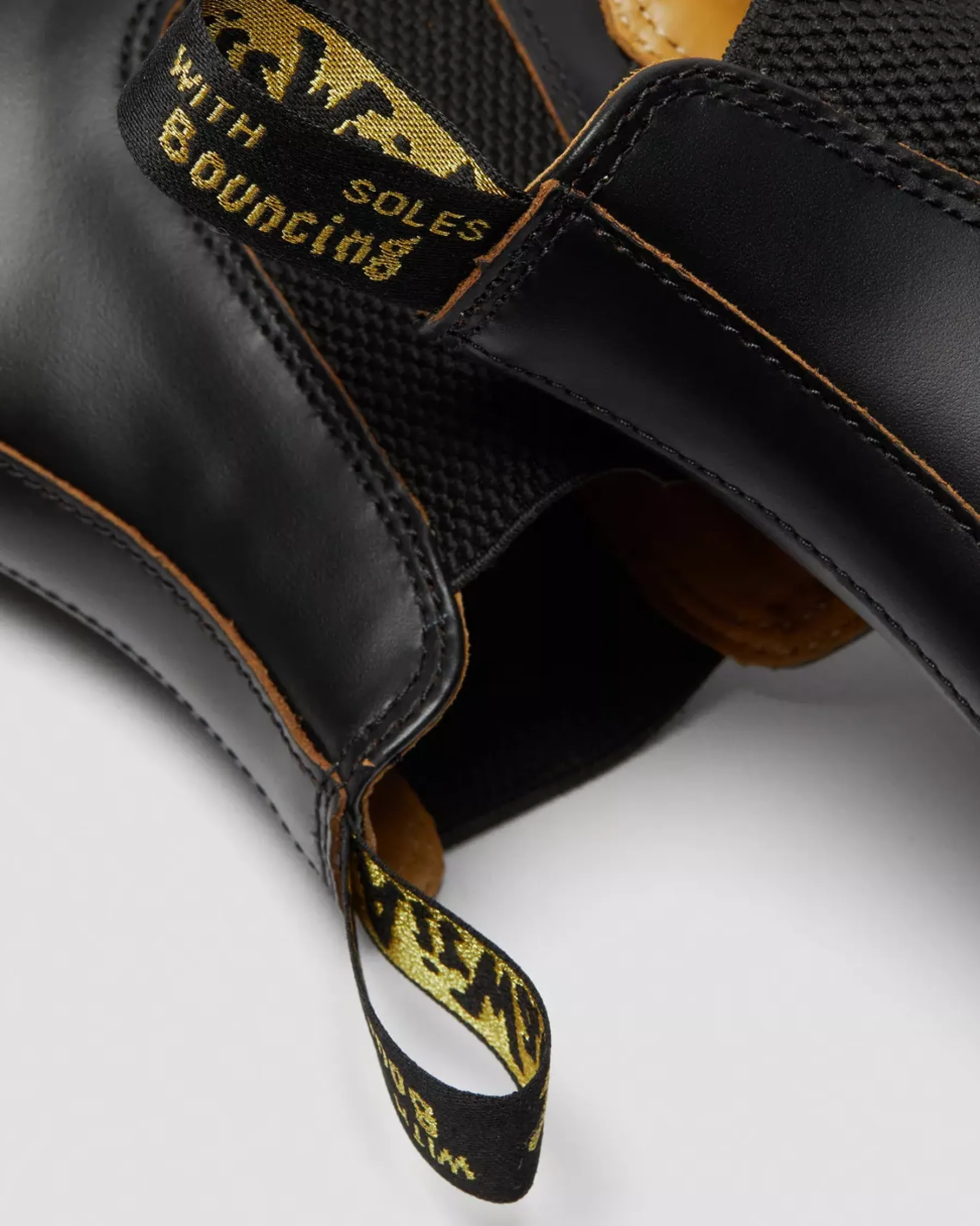 Originals|Chelsea Boots>Dr. Martens 2976 Vintage Made In England Chelsea Boots Black — Quilon