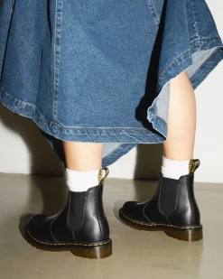 Originals|Chelsea Boots>Dr. Martens 2976 Women's Smooth Leather Chelsea Boots Black — Smooth Leather
