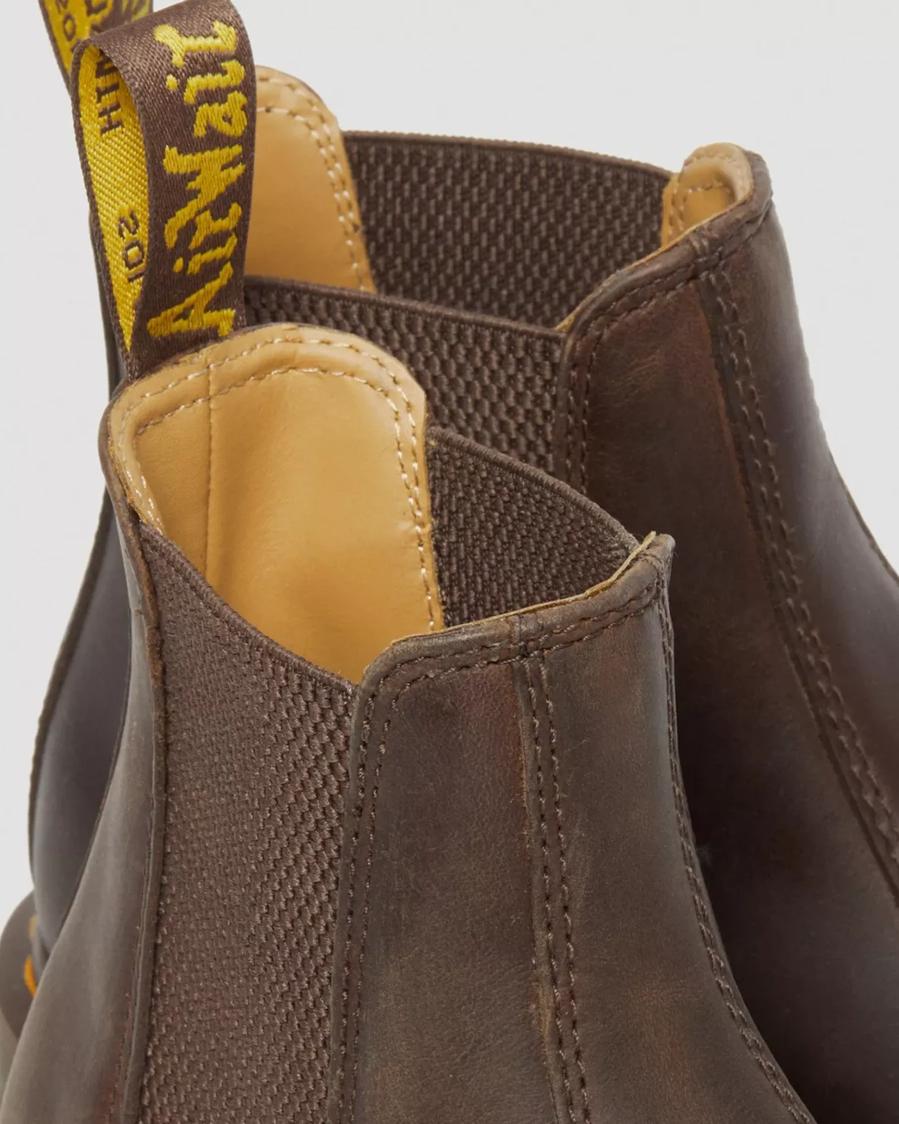 Originals|Chelsea Boots>Dr. Martens 2976 Yellow Stitch Crazy Horse Leather Chelsea Boots Dark Brown — Crazy Horse
