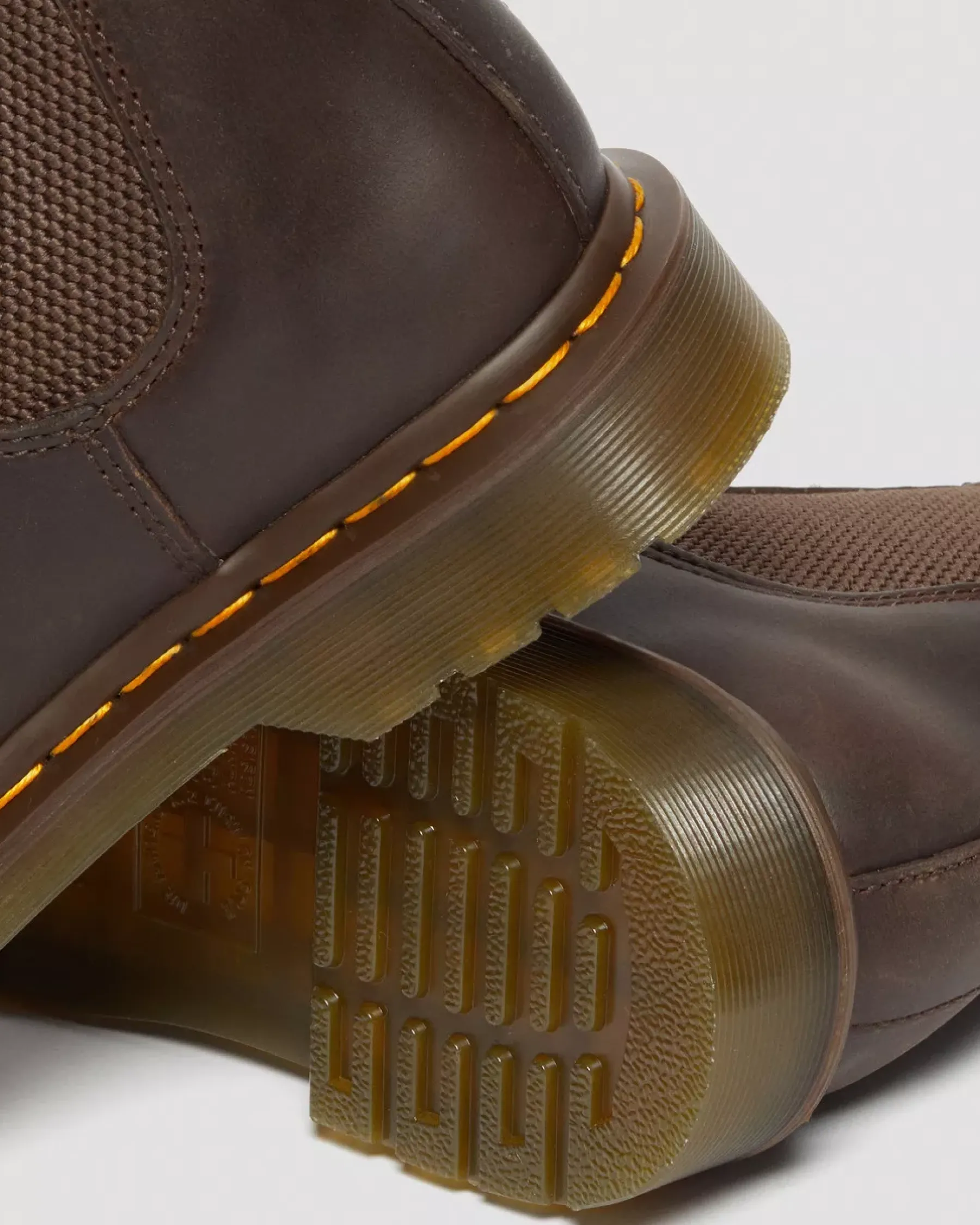 Originals|Chelsea Boots>Dr. Martens 2976 Yellow Stitch Crazy Horse Leather Chelsea Boots Dark Brown — Crazy Horse