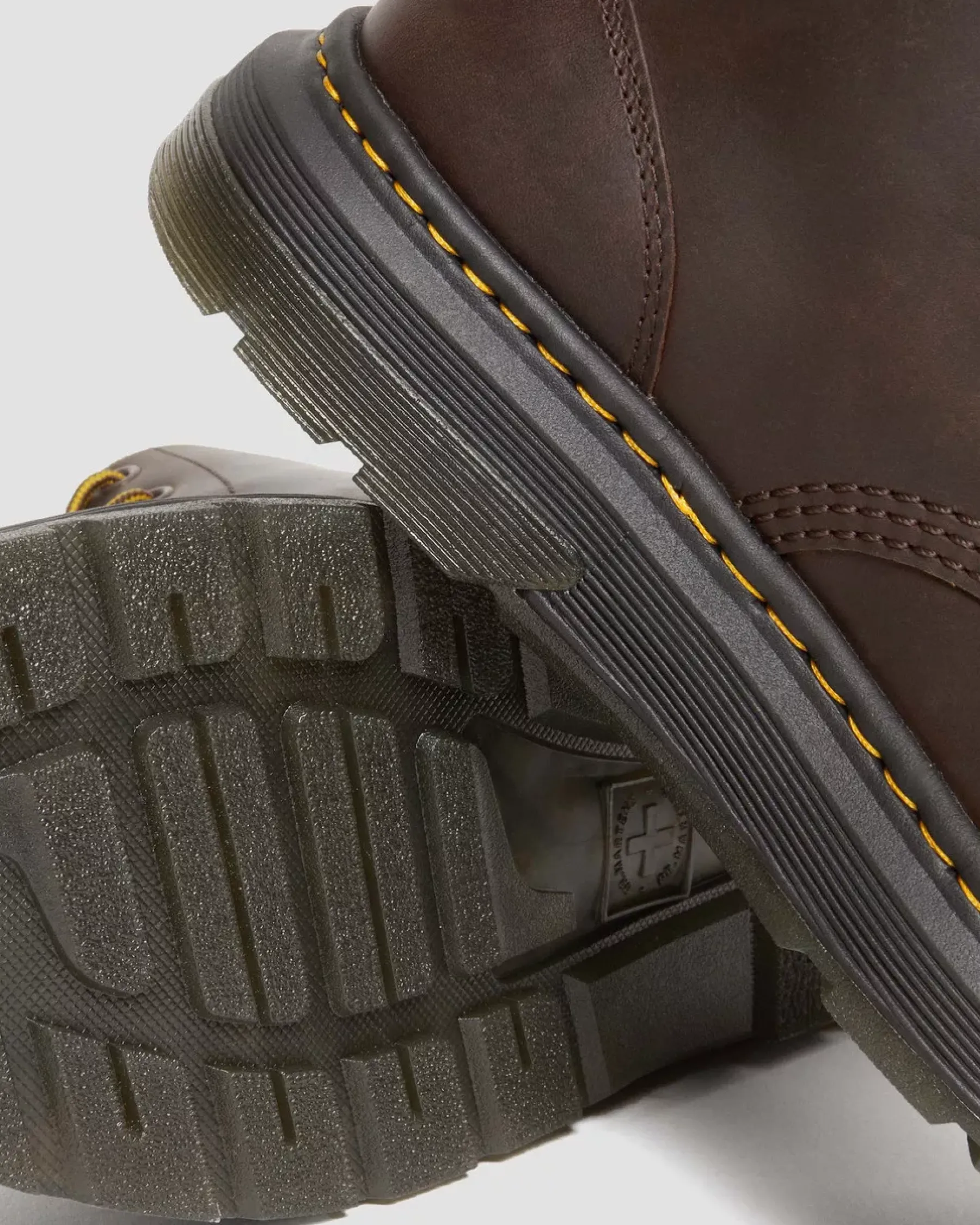 Casual Boots|Ankle Boots>Dr. Martens Crewson Crazy Horse Leather Casual Chukka Boots Dark Brown — Crazy Horse