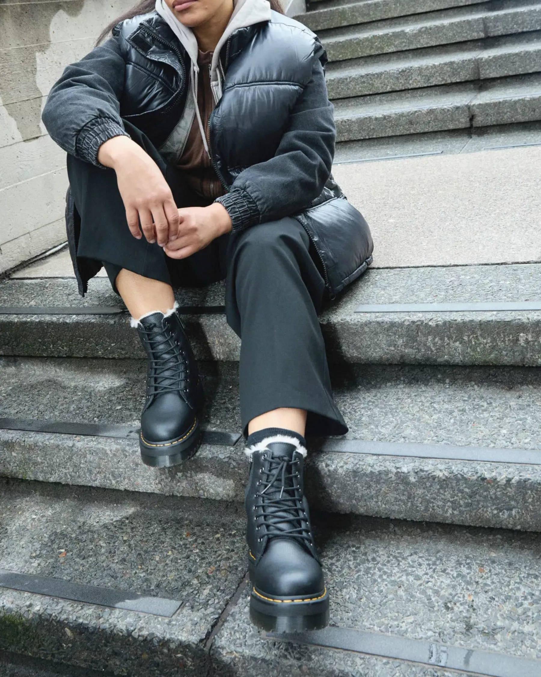 Platform Boots|Winter Boots>Dr. Martens Jadon Boot Leather Faux Fur Lined Platforms Black — Pisa
