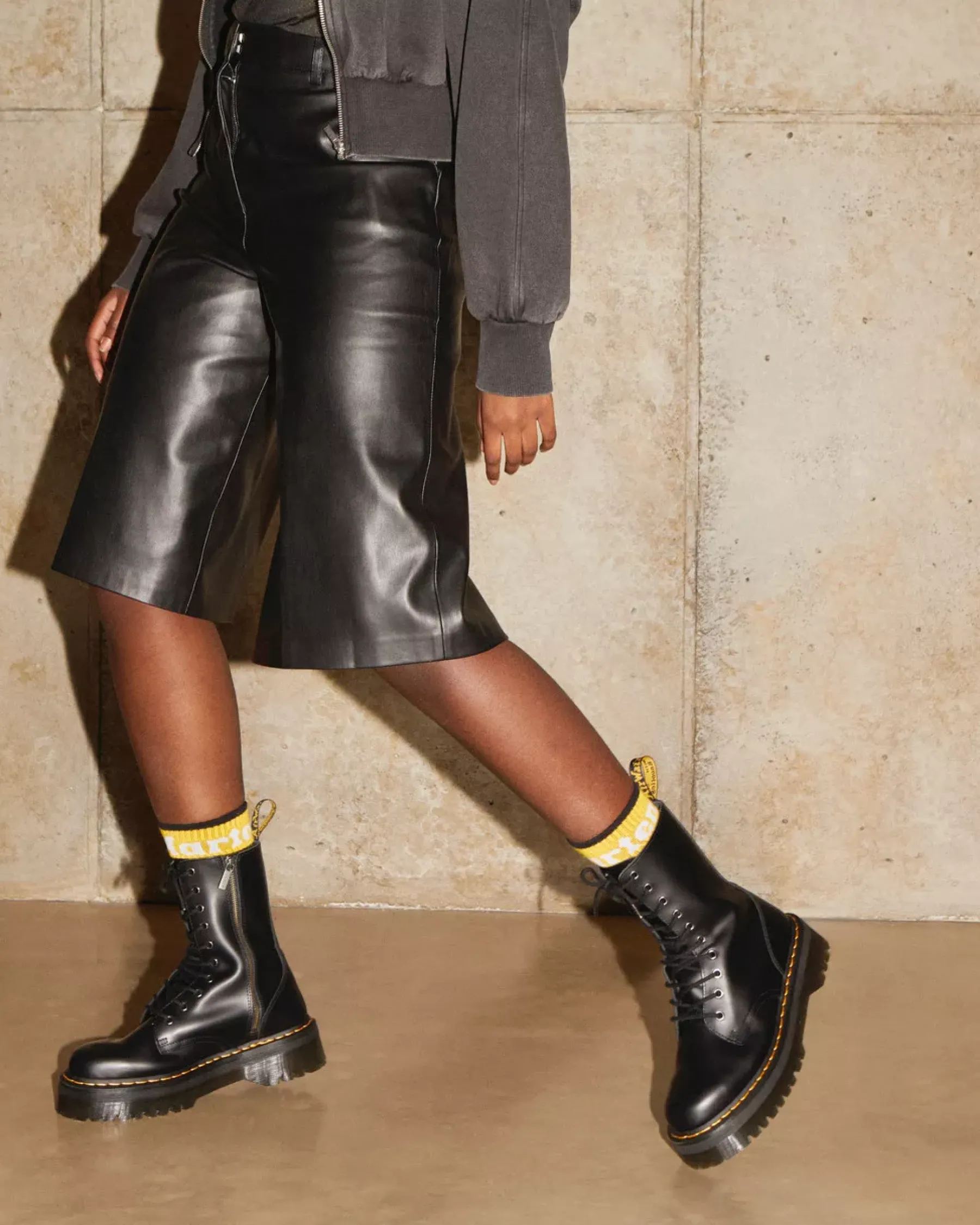 Sale|Platforms>Dr. Martens Jadon Hi Boot Smooth Leather Platforms Black — Polished Smooth