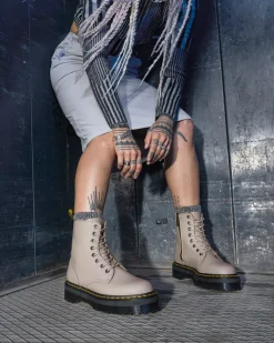 Platform Boots|Ankle Boots>Dr. Martens Jadon III Boot Pisa Leather Platforms VINTAGE TAUPE — Pisa
