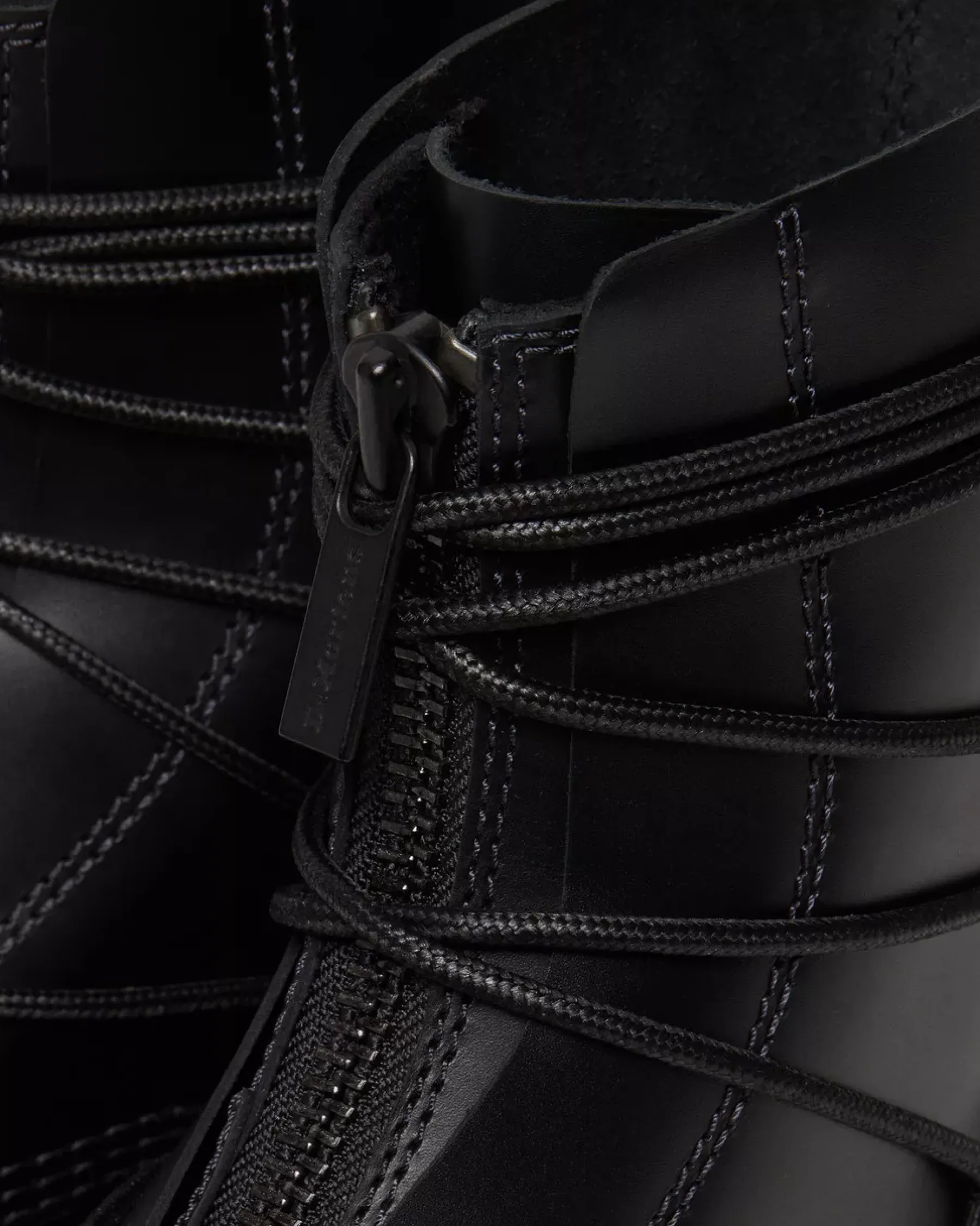 Platform Boots|Ankle Boots>Dr. Martens Jarrick II Laced Leather Platform Boots Black — Smooth+Paris