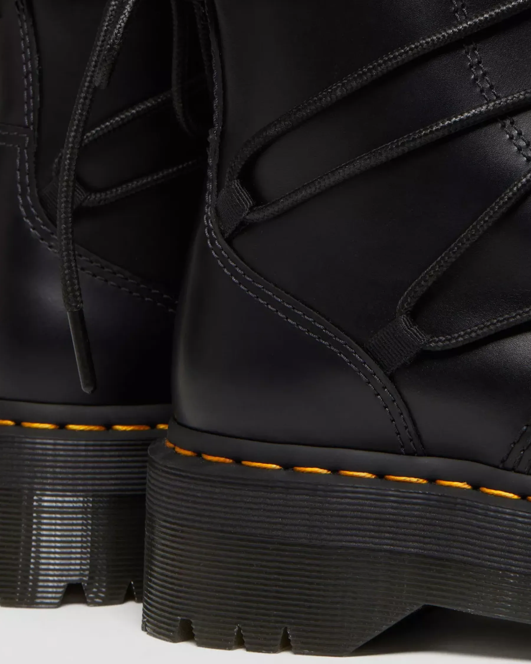 Platform Boots|Ankle Boots>Dr. Martens Jarrick II Laced Leather Platform Boots Black — Smooth+Paris