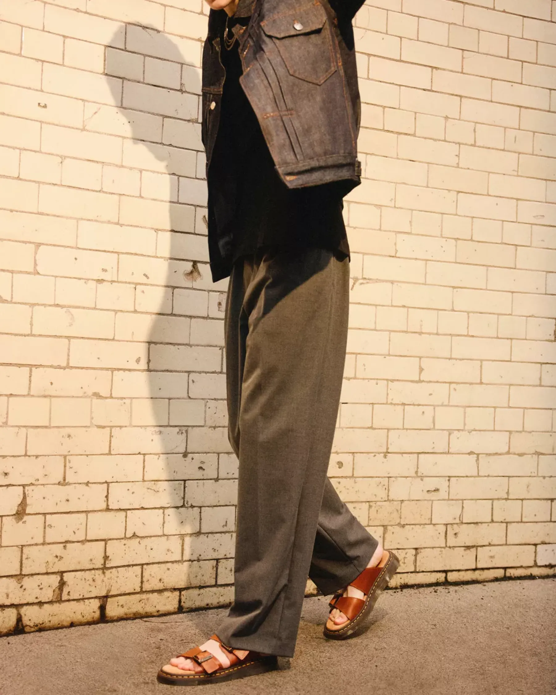 Sandals|Sandals>Dr. Martens Josef Analine Leather Buckle Slide Sandals Oak — Aniline