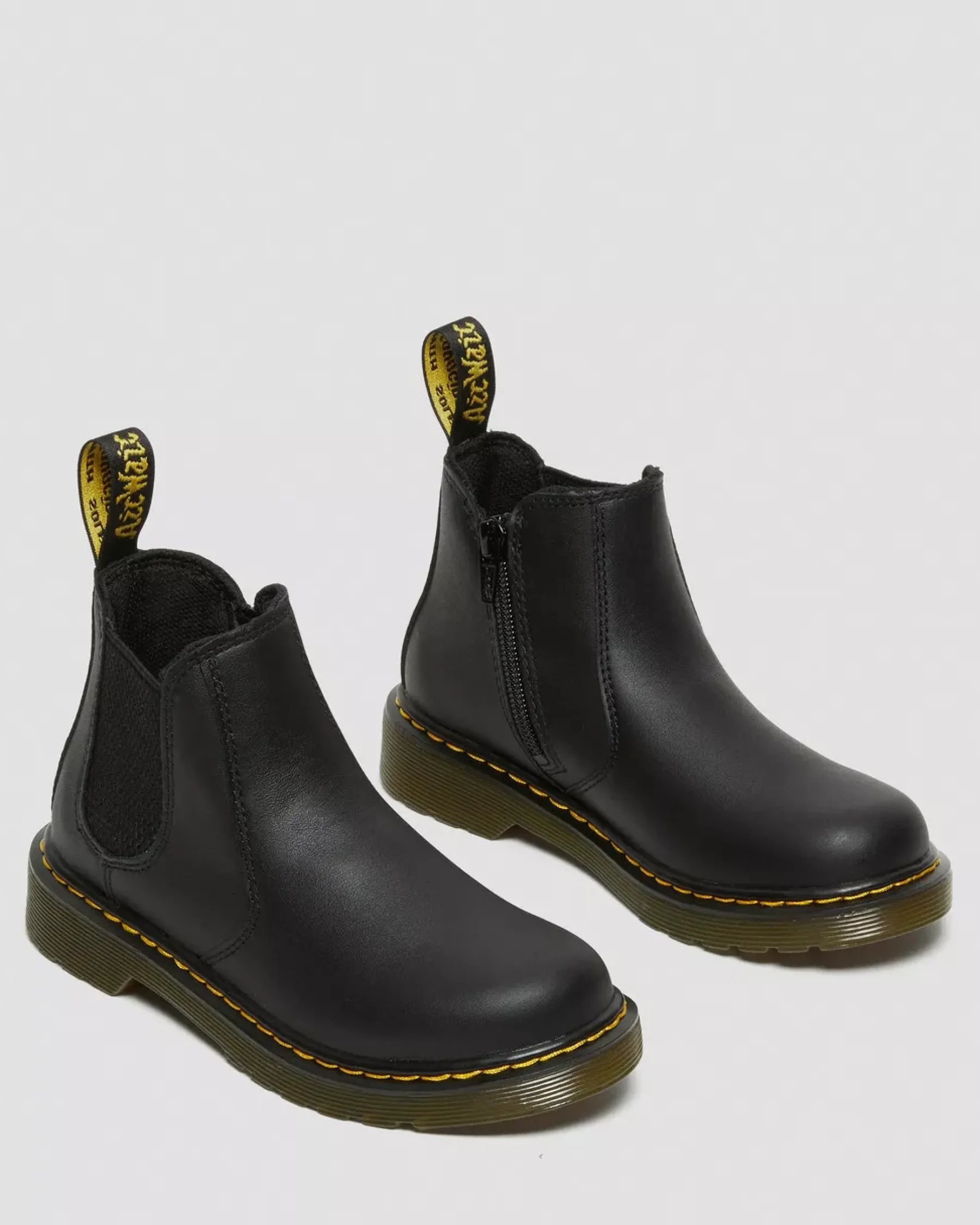 School Styles|Junior / 5-7 Years>Dr. Martens Junior 2976 Softy T Leather Chelsea Boots Black — Softy T