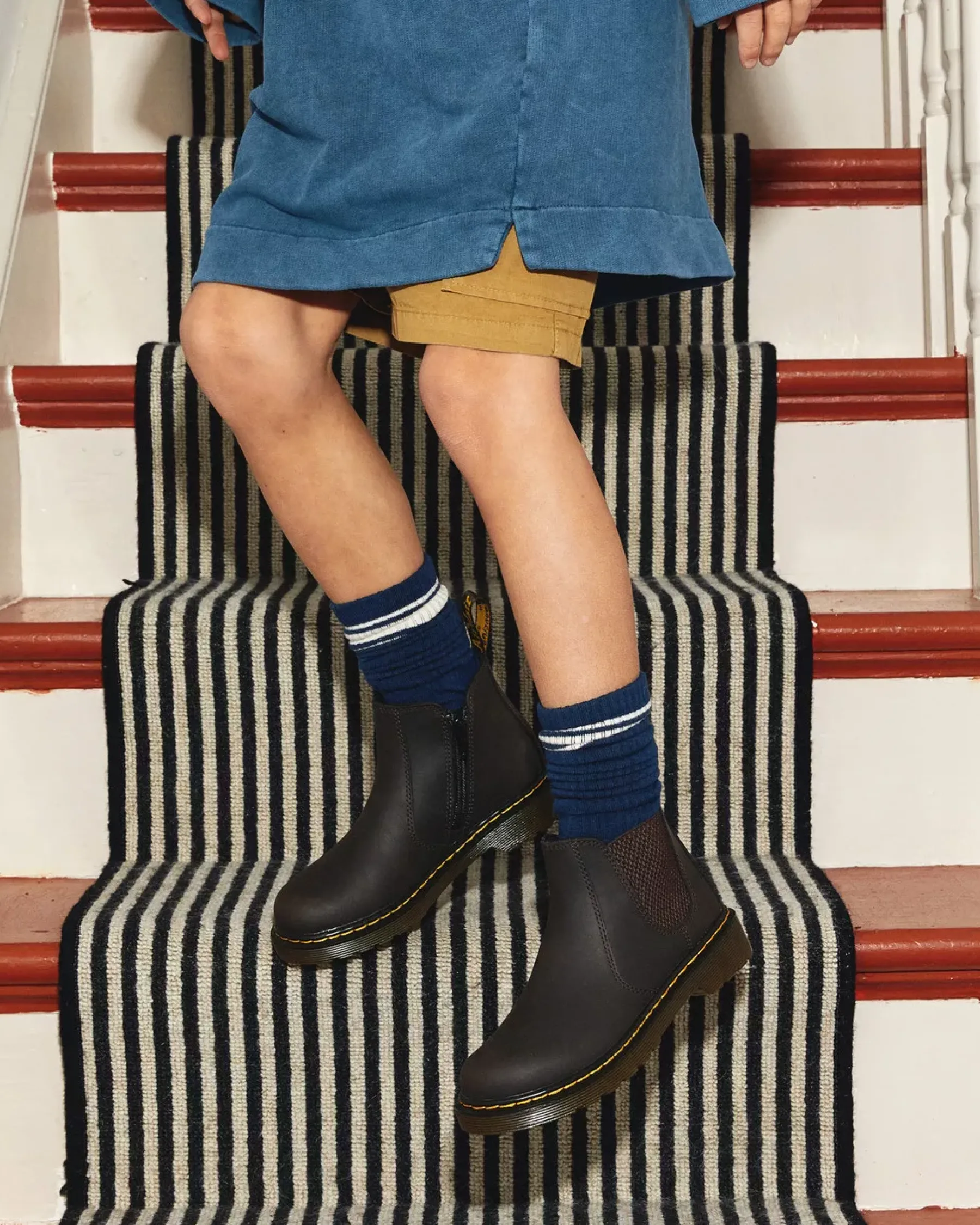 School Styles|Junior / 5-7 Years>Dr. Martens Junior 2976 Wildhorse Leather Chelsea Boots Dark Brown — Wildhorse Lamper