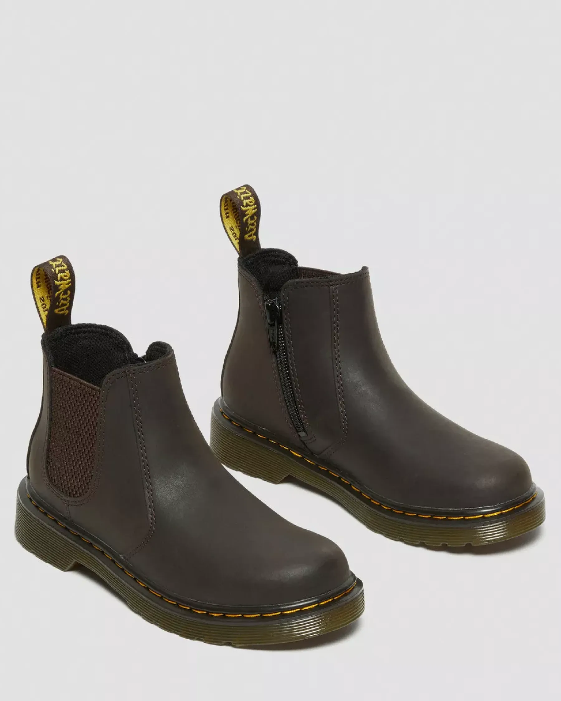 School Styles|Junior / 5-7 Years>Dr. Martens Junior 2976 Wildhorse Leather Chelsea Boots Dark Brown — Wildhorse Lamper