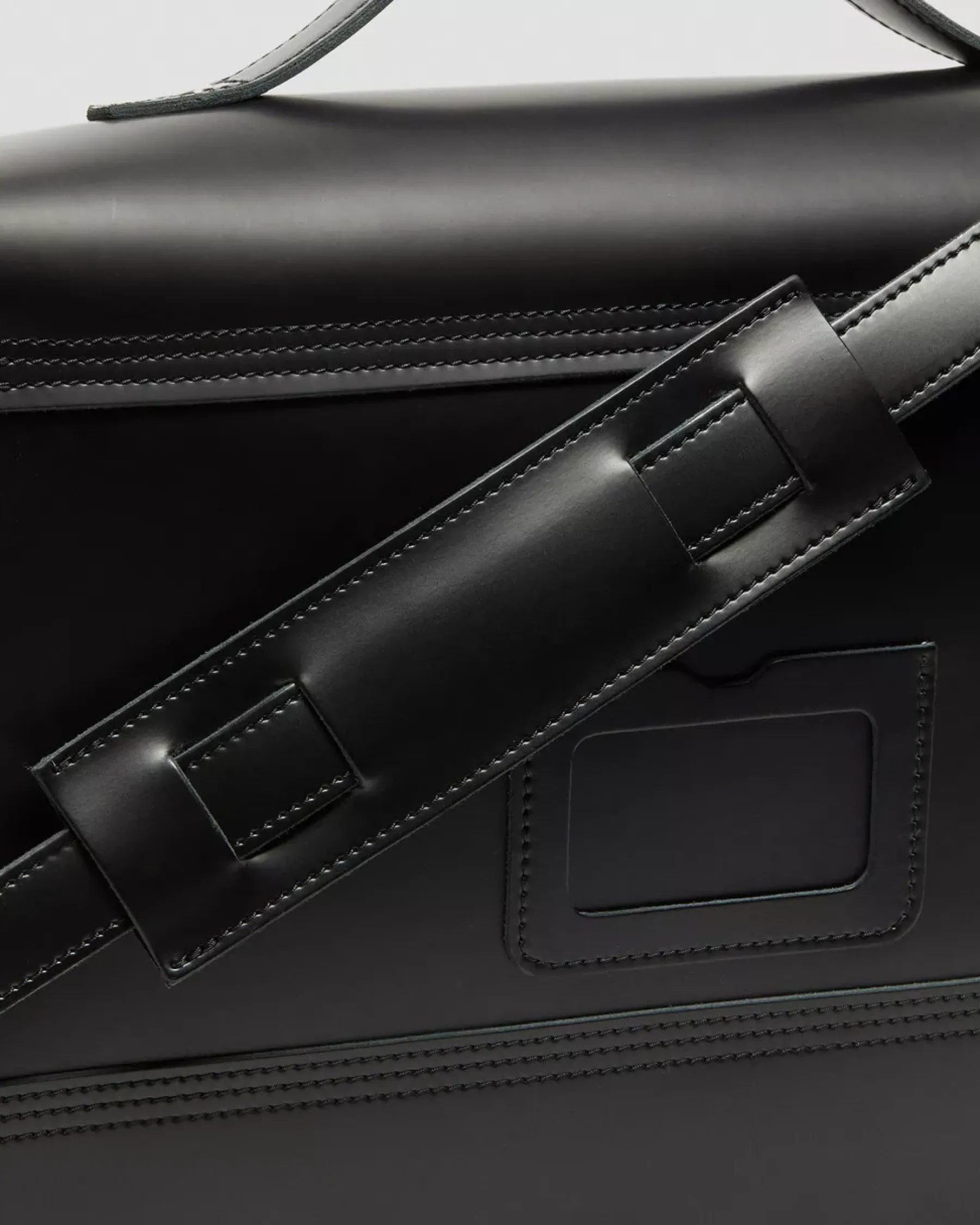 Accessories|Bags>Dr. Martens Leather Box Crossbody Messenger Bag Black — Kiev+ Smooth