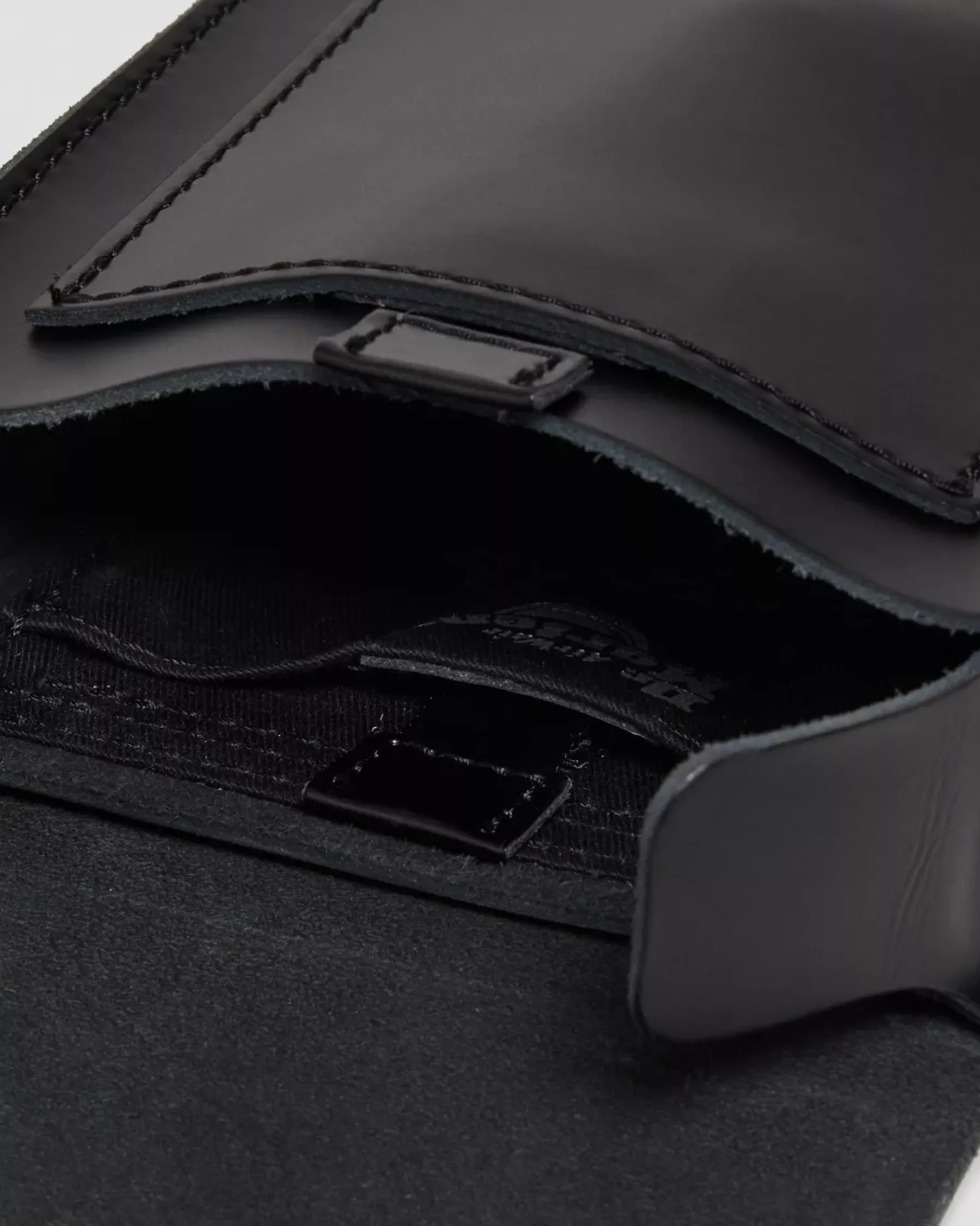Accessories|Bags>Dr. Martens Leather Vertical Crossbody Bag Black — Kiev & Smooth