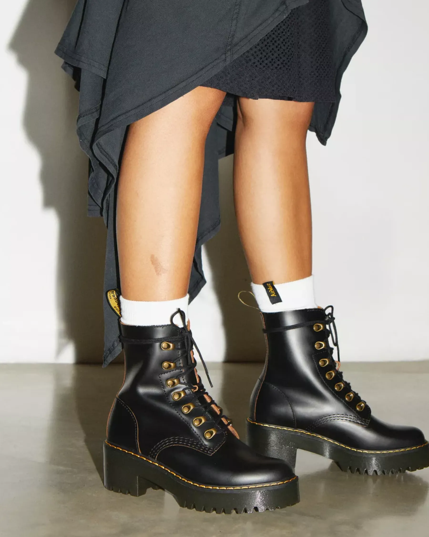 Bestsellers|Heeled Boots>Dr. Martens Leona Women's Vintage Smooth Leather Heeled Boots Black — Vintage Smooth