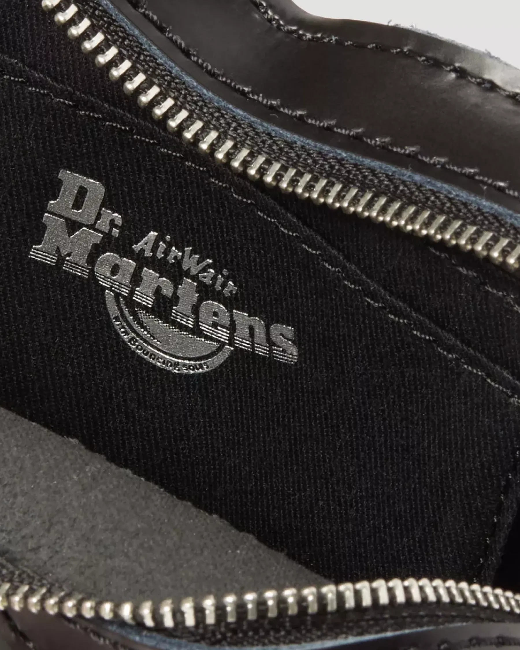 Accessories|Bags>Dr. Martens Mini Heart Shaped Kiev & Patent Leather Bag Black — Kiev+Patent Lamper