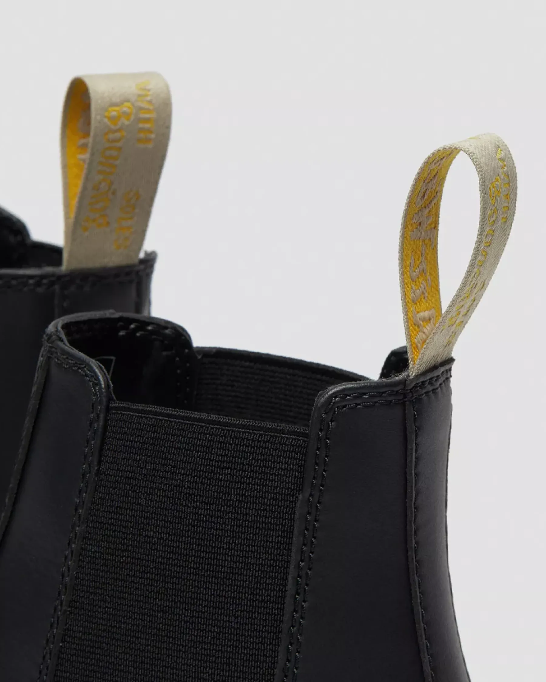Vegan|Originals>Dr. Martens Vegan 2976 Felix Chelsea Boots Black — Felix Rub Off