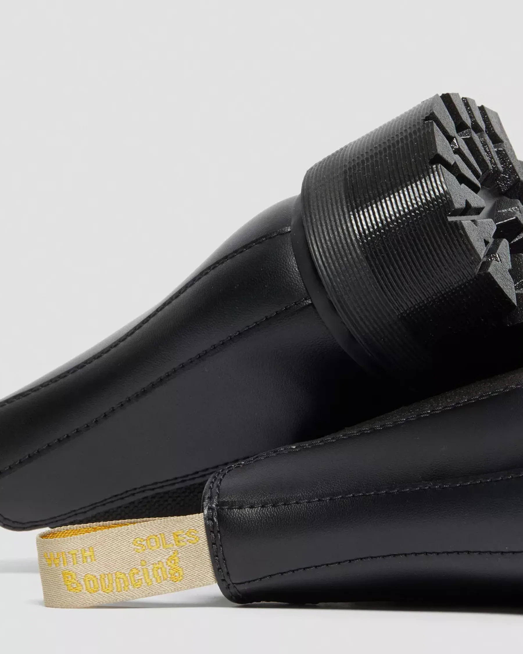 Vegan|Originals>Dr. Martens Vegan 2976 Felix Platform Chelsea Boots Black — Felix Rub Off
