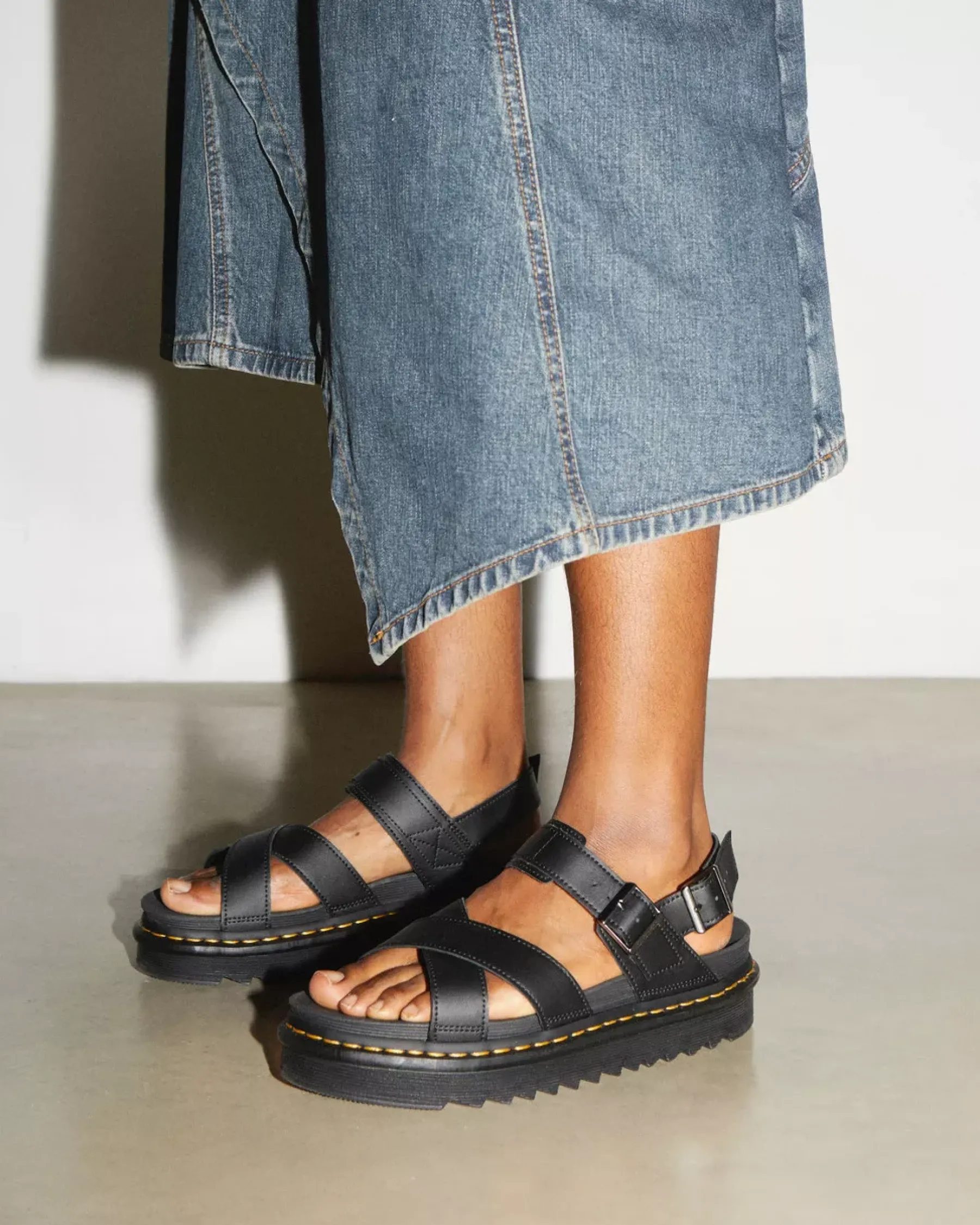 Bestsellers|Platforms>Dr. Martens Voss II Women's Leather Strap Sandals Black — Hydro Leather