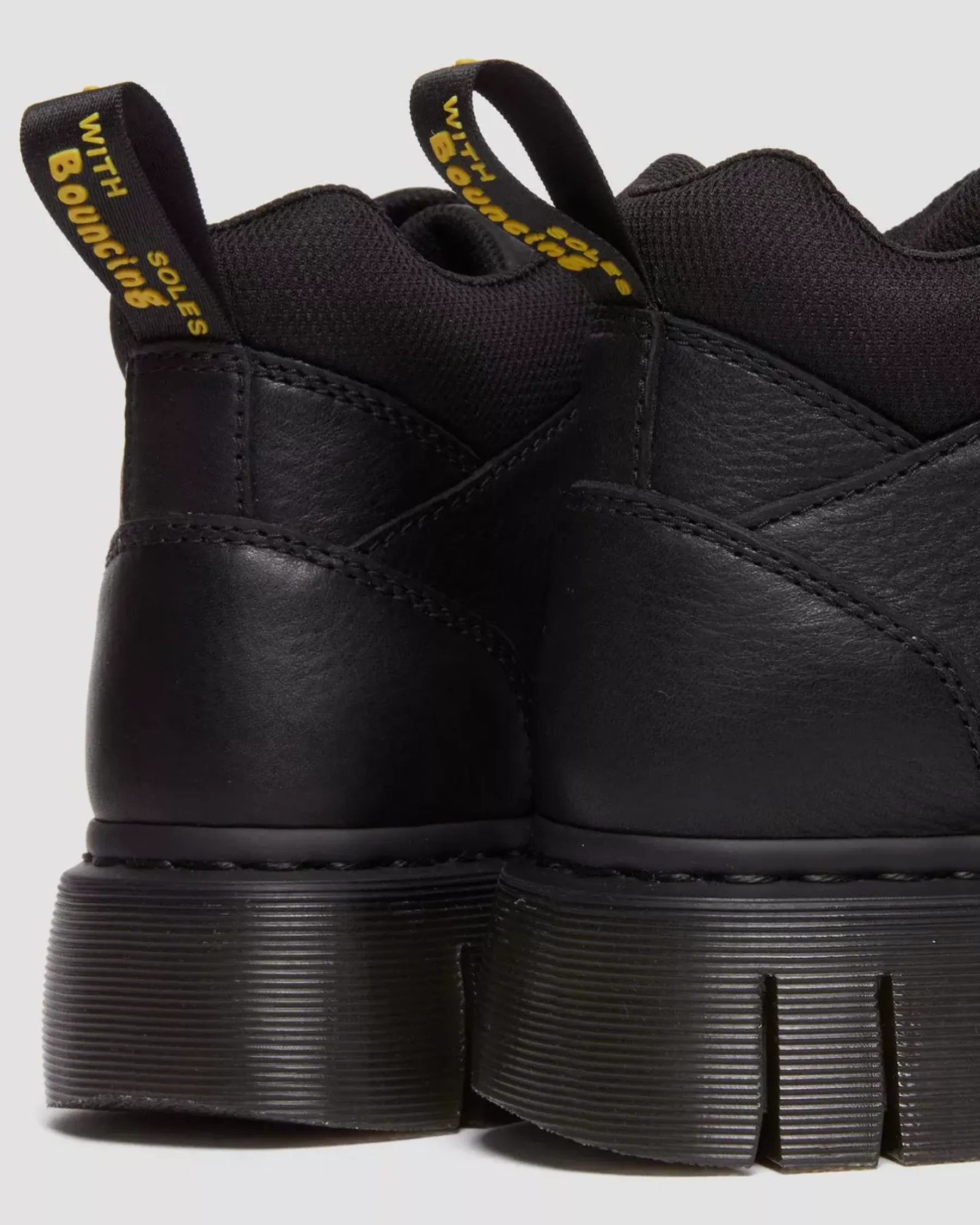 Platform Boots|Ankle Boots>Dr. Martens Woodard Grizzly Leather Low Casual Boots Black — Grizzly